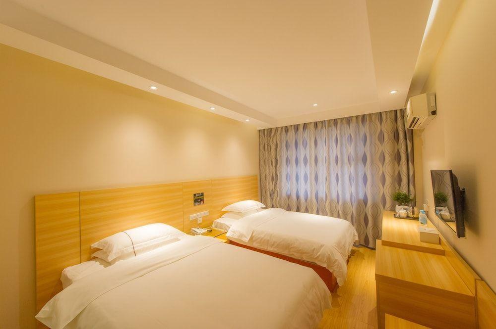 Гуйлинь: Qingpishu Hotel (Guilin West City Road,Walking street )
