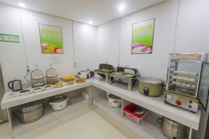 Гуйлинь: Qingpishu Hotel (Guilin West City Road,Walking street )