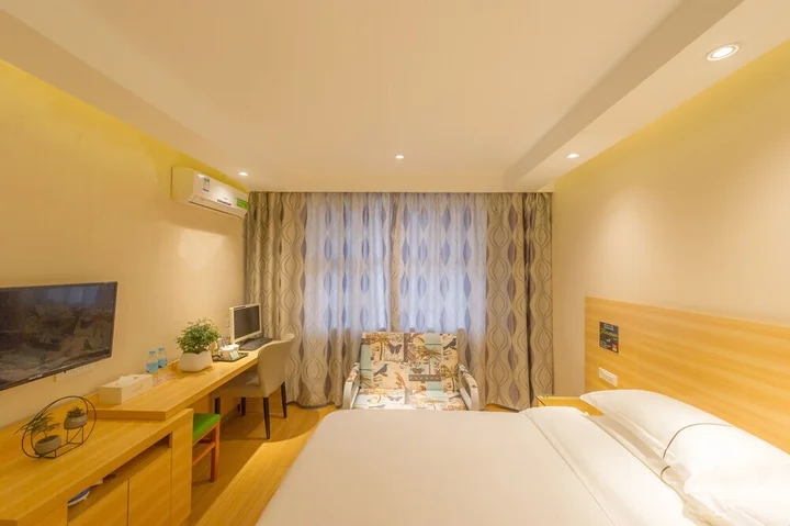 Гуйлинь: Qingpishu Hotel （Guilin West City Road,Walking street ）