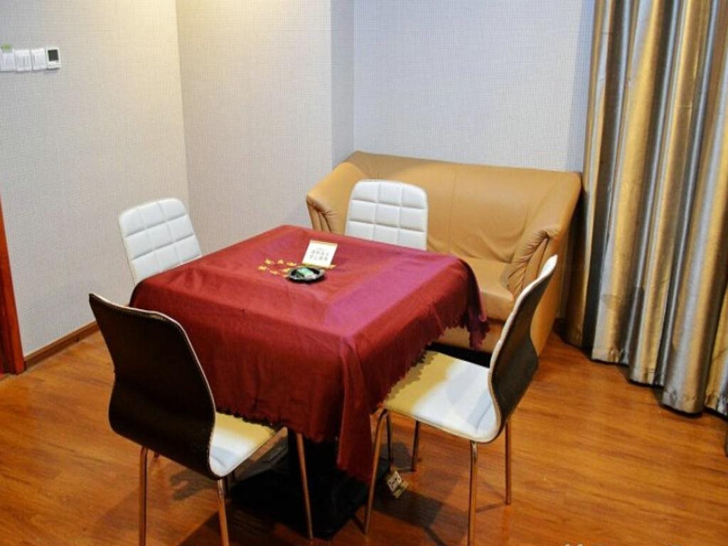 Дунъян: Dongfang Hotel