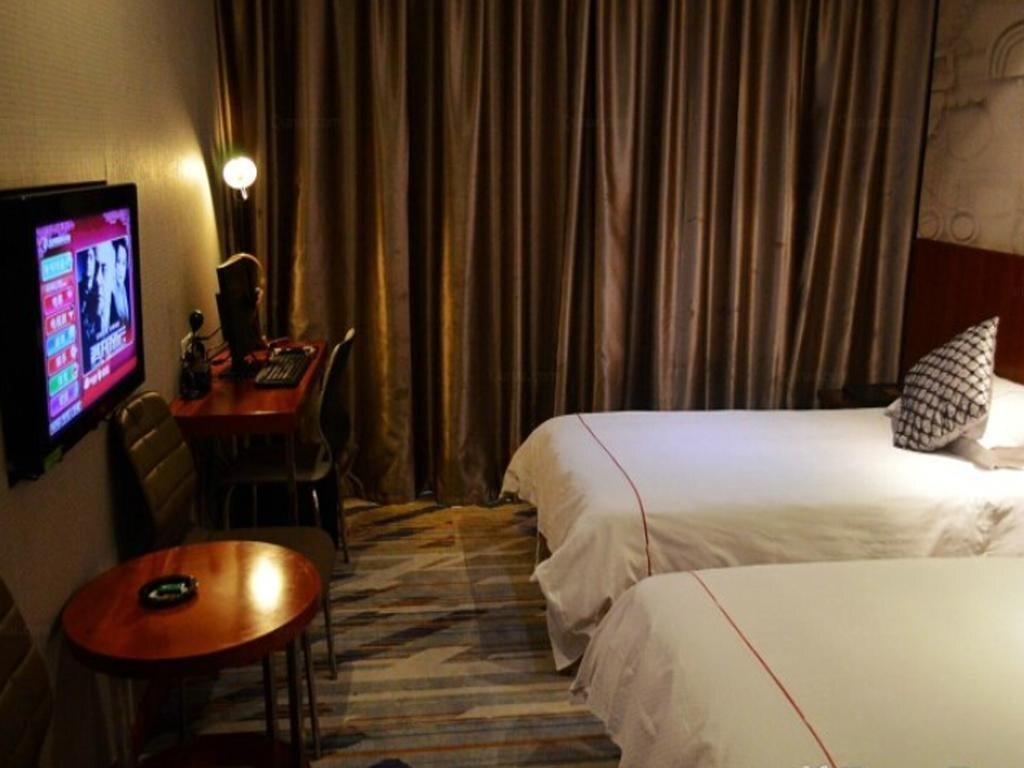 Дунъян: Dongfang Hotel