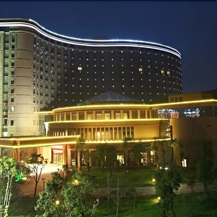 Хуанган: Huatai Hotel