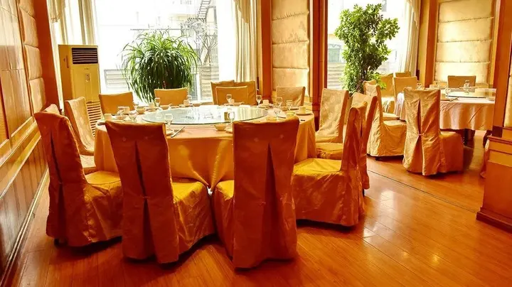 Шанграо: Jinjiang Hotel
