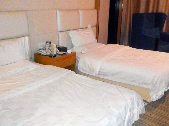 Пуян: Kaitai Business Hotel