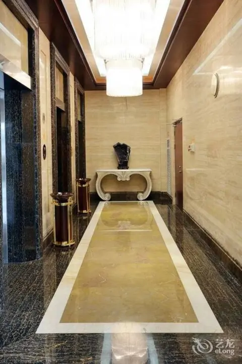 Цзясинь: Austrian Hotel