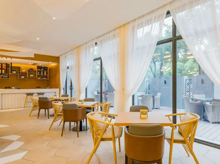 Далянь: Atour Hotel Railway Station Dalian