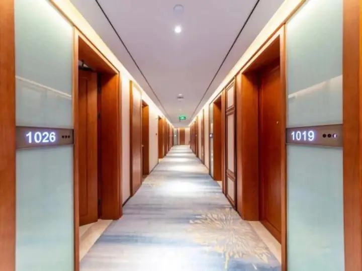 Шанграо: Huayun Hotel
