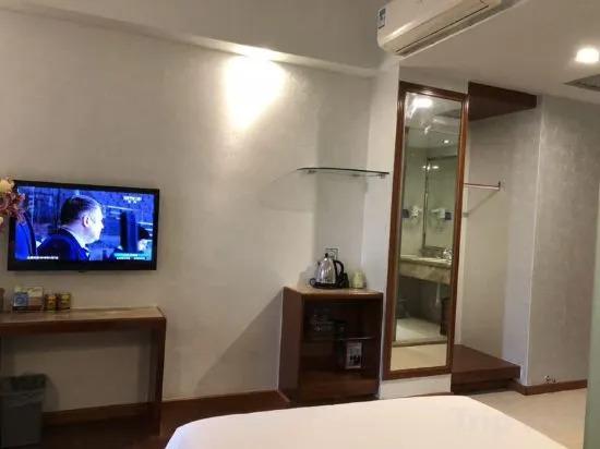 Чжаоцин: Sunshine Holiday Hotel