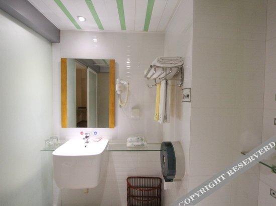 Чжаоцин: Sunshine Holiday Hotel