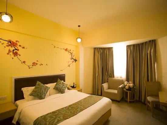 Чжаоцин: Sunshine Holiday Hotel