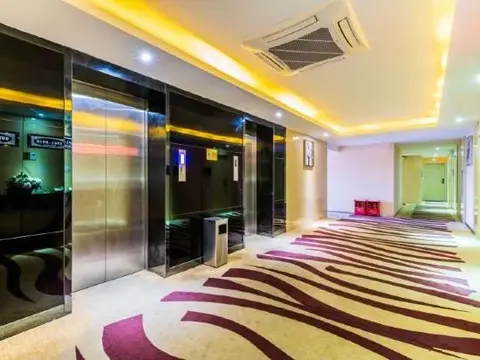 Чжаоцин: Sunshine Holiday Hotel