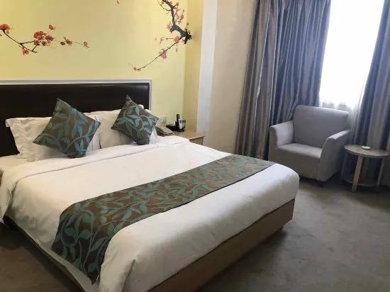 Чжаоцин: Sunshine Holiday Hotel