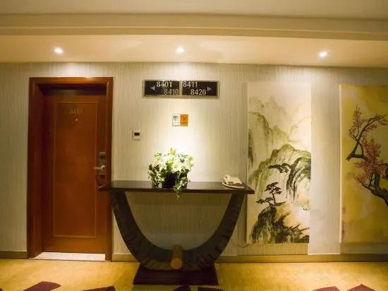 Чжаоцин: Sunshine Holiday Hotel