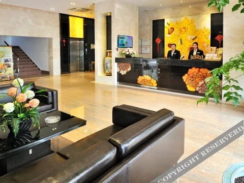 Чжаоцин: Sunshine Holiday Hotel