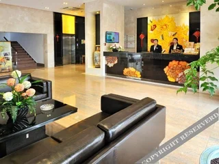 Чжаоцин: Sunshine Holiday Hotel