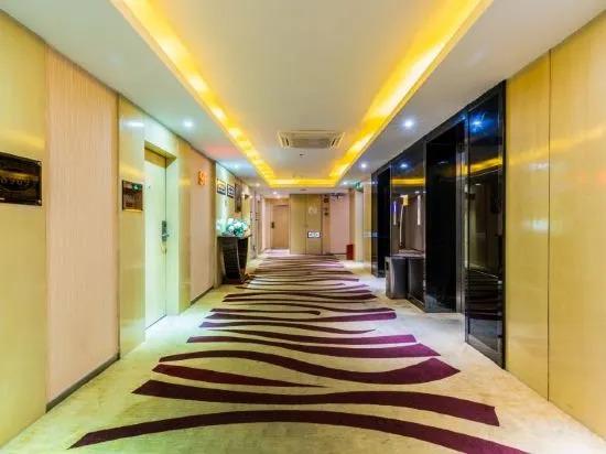 Чжаоцин: Sunshine Holiday Hotel