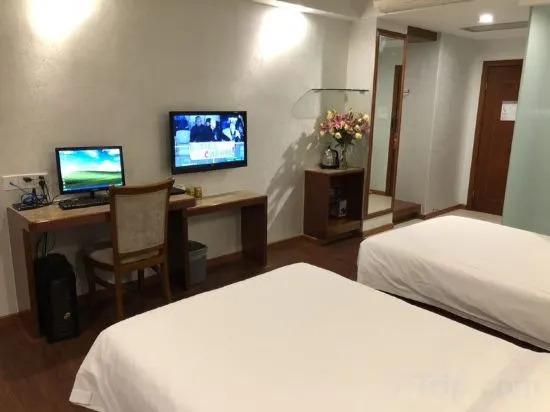Чжаоцин: Sunshine Holiday Hotel