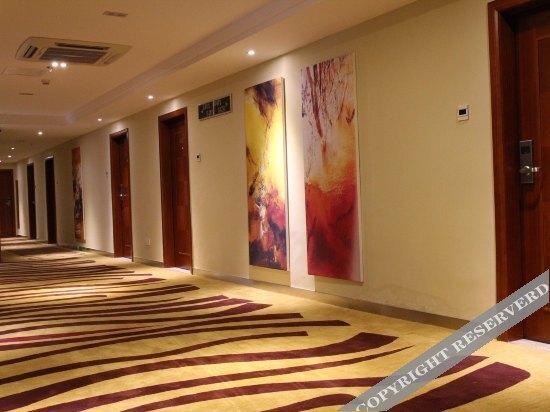 Чжаоцин: Sunshine Holiday Hotel