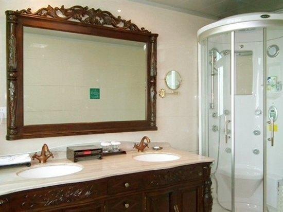 Шанграо: Yuhong International Hotel