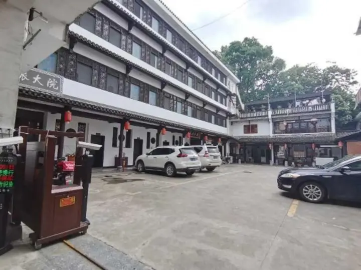 Шанграо: Qinghua Hostel