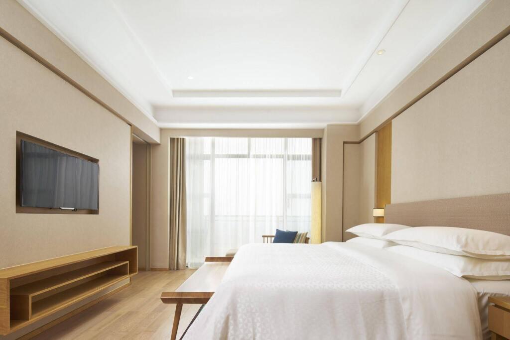 Чэнду: Four Points By Sheraton Chengdu, Pujiang Resort