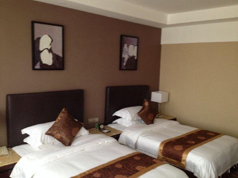Цзинчжоу: Moonlight International Hotel