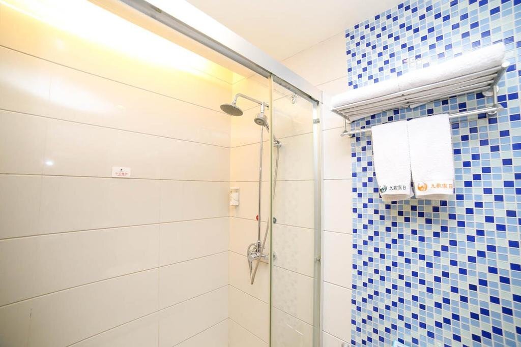 Джин-Чжоу: Jiuge Holiday Hotel