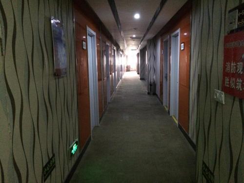 Синтай: Thank Inn Chain Hotel Hebei Xingtai Qinghe Railway Station
