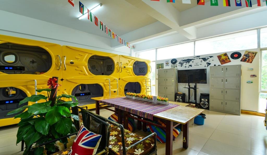 Бэйхай: Beihai Youth International Capsule Hostel