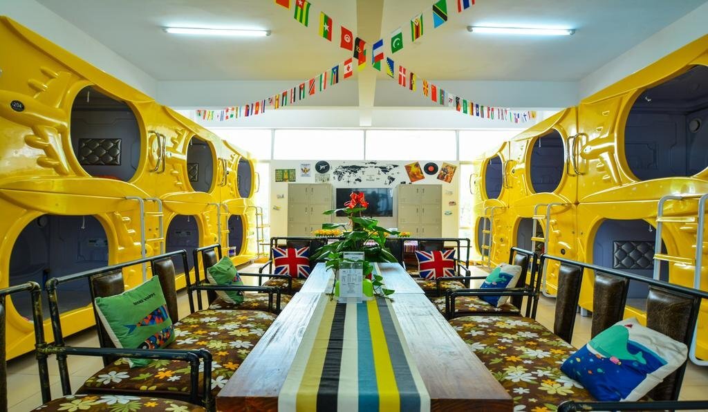 Бэйхай: Beihai Youth International Capsule Hostel
