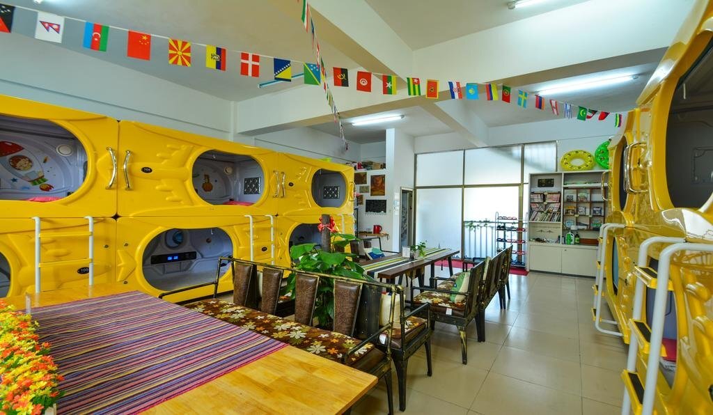 Бэйхай: Beihai Youth International Capsule Hostel
