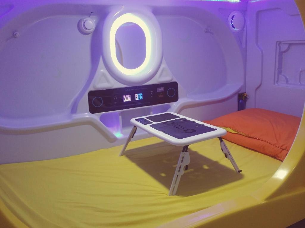 Бэйхай: Beihai Youth International Capsule Hostel