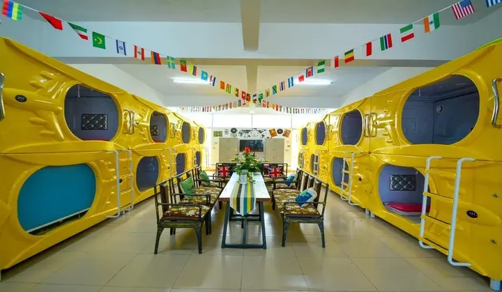 Бэйхай: Beihai Youth International Capsule Hostel