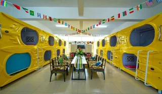 Бэйхай: Beihai Youth International Capsule Hostel