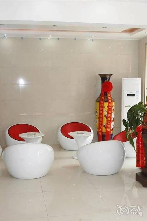 Лоян: Qicai Express Hotel