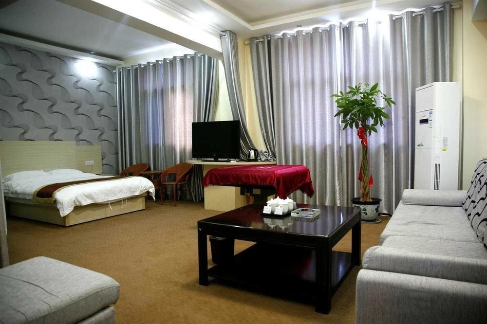 Лоян: Qicai Express Hotel