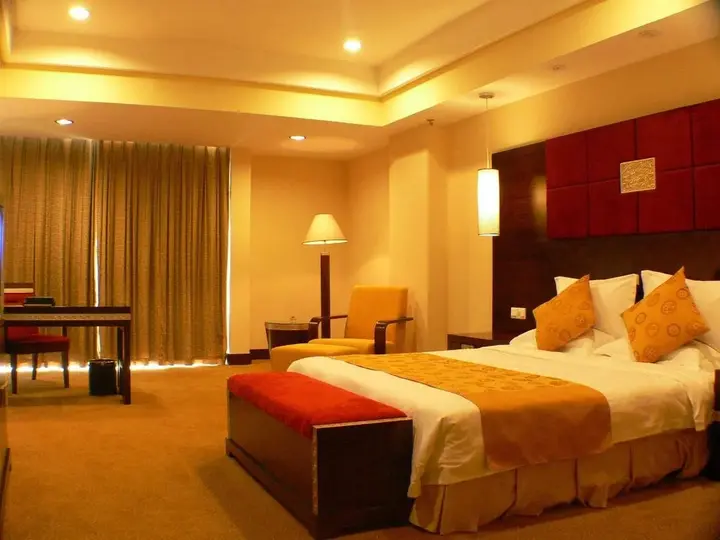 Джиангме: Royal Hotel