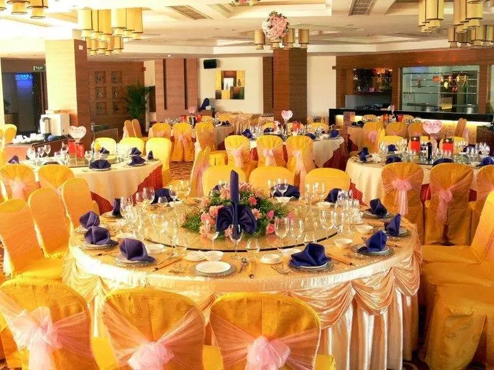 Джиангме: Royal Hotel