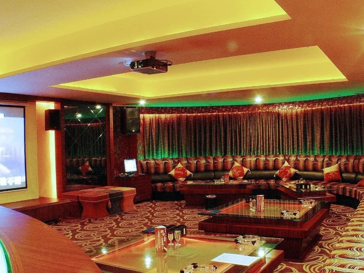 Джиангме: Royal Hotel