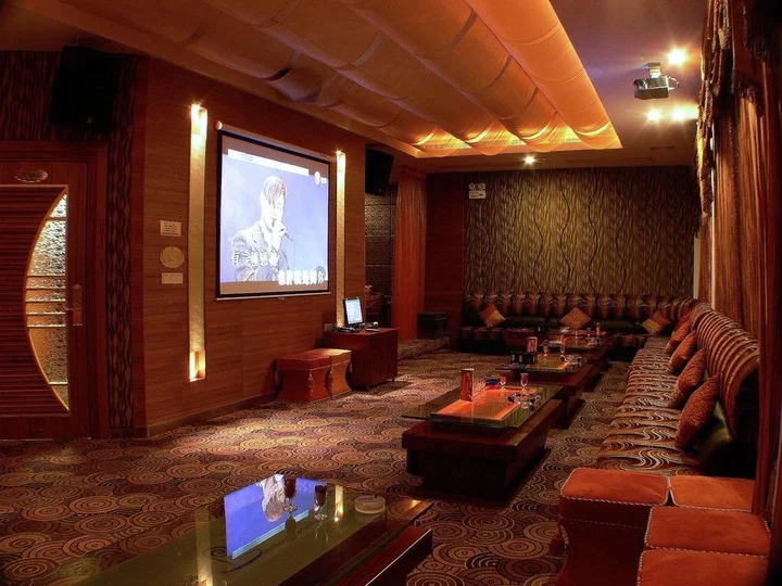 Джиангме: Royal Hotel