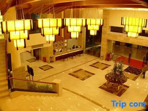 Джиангме: Royal Hotel