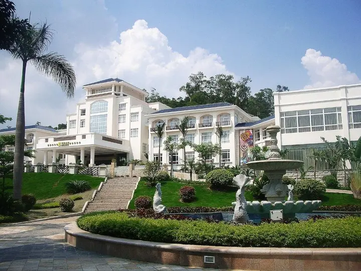 Джиангме: Royal Hotel