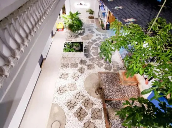 Бэйхай: Weizhou Island Xilin Meishu (Shell Beach Shop)