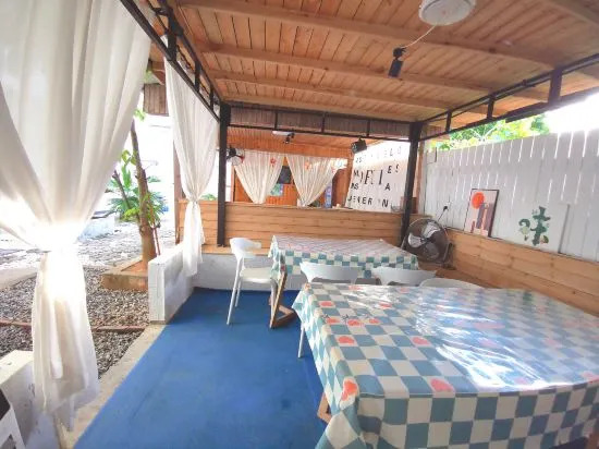 Бэйхай: Weizhou Island Xilin Meishu (Shell Beach Shop)
