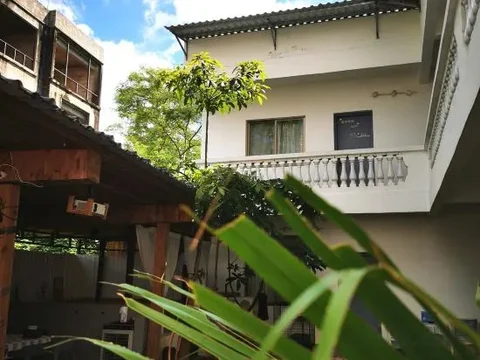 Бэйхай: Weizhou Island Xilin Meishu (Shell Beach Shop)