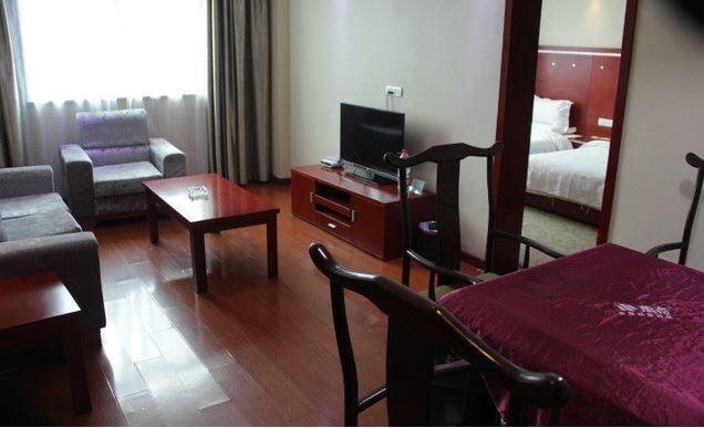 Баоцзи: Red River Valley Qin Long Holiday Resort