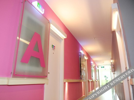 Чанша: Yi Bai Chain Hotel (Changsha Wuyi Square Pedestrian Street Metro Station Branch)