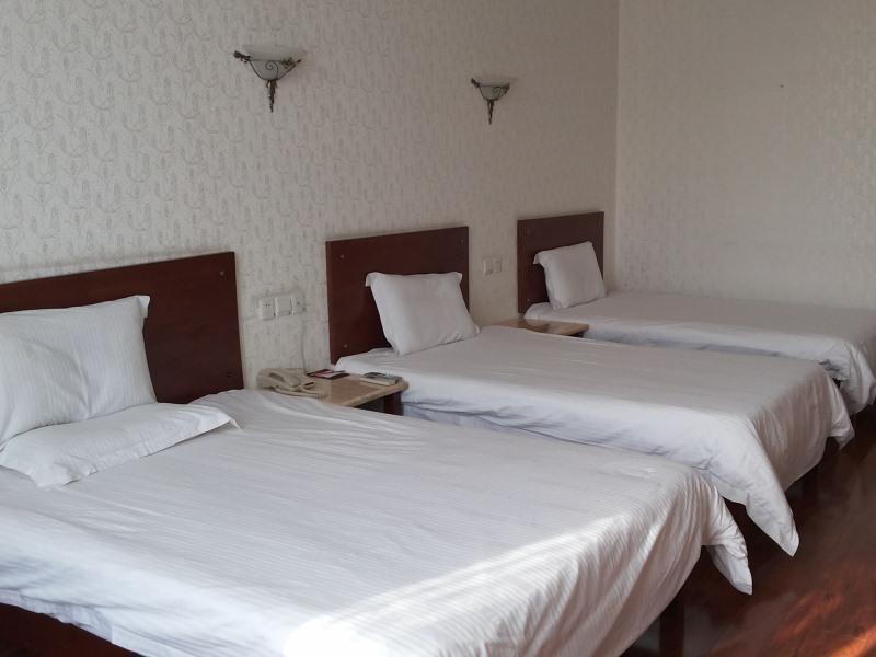 Циндао: GreenTree Alliance Shandong Qingdao Huangdao ZhanGYAnshan Road ZhonGYAng Hotel