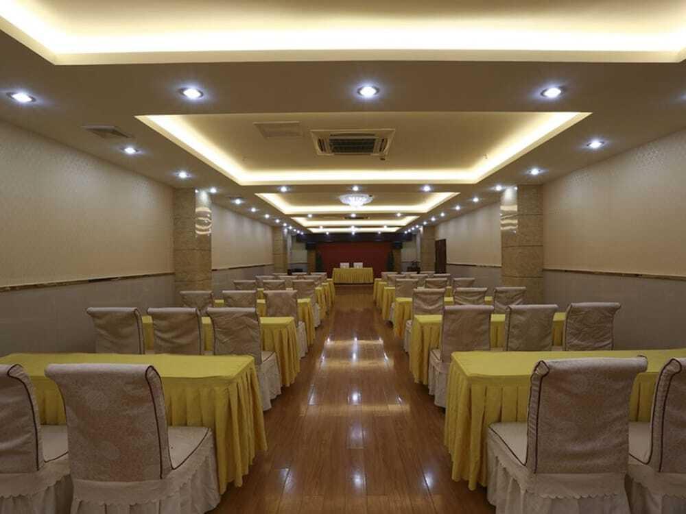 Хуайань: GreenTree Inn Huaian North Chengde Road Sakura Park Phoenix Palace Hot