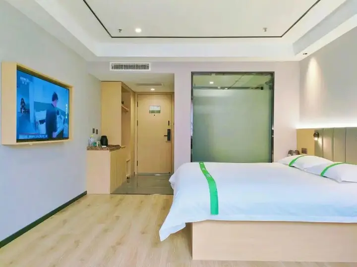 Циндао: GreenTree Inn Shandong Qingdao Wuyishan Road Jiashike Shopping center Business Hotel